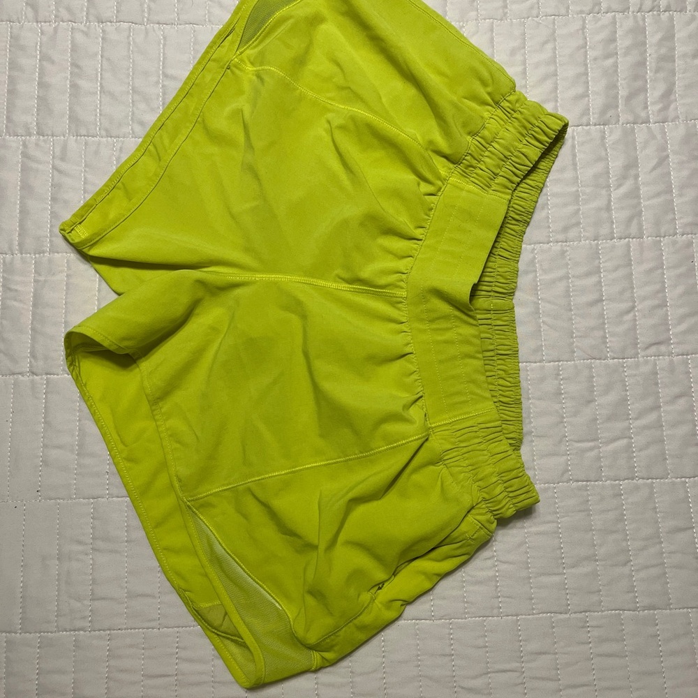 Lululemon Hotty Hot 4” Low Rise Shorts